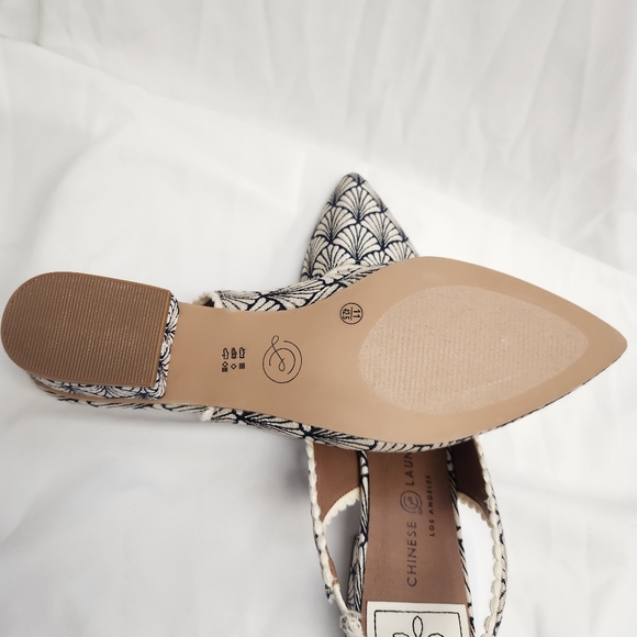 NWT $80 Chinese Laundry Mango Pumps Navy/white Women's 11M - Picture 8 of 8